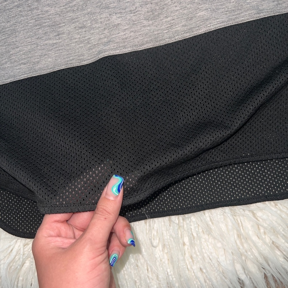 Nike top - Picture 2 of 3